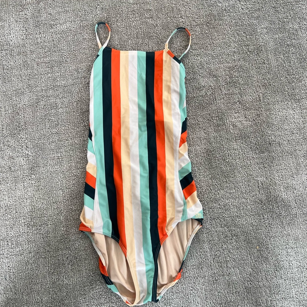 Super cute size small Albion swimsuit, *missing pads*